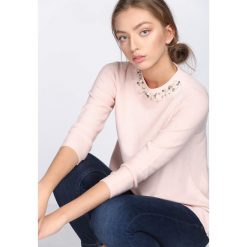 Różowy Sweter Shake Up. Czerwone swetry damskie Born2be, ze stójką. Za 89.99 zł.