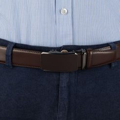 Pasek męski skórzany 3,5 cm klamra automatyczna Beltimore brązowy 52-590 : Kolory - brązowy, beżowy, Rozmiar pasków - r.115-130 cm. Brązowe paski damskie bez wzorów, ze skóry, wizytowe. Za 64.99 zł.