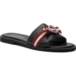 Klapki SCA'VIOLA - B-112 Black. Czarne klapki damskie Sca'viola, z aplikacjami, z materiału, bez obcasa, na obcasie, bez zapięcia. W wyprzedaży za 199.00 zł.