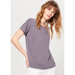 Koszulka oversize - Szary. T-shirty damskie marki Mohito. W wyprzedaży za 29.99 zł.