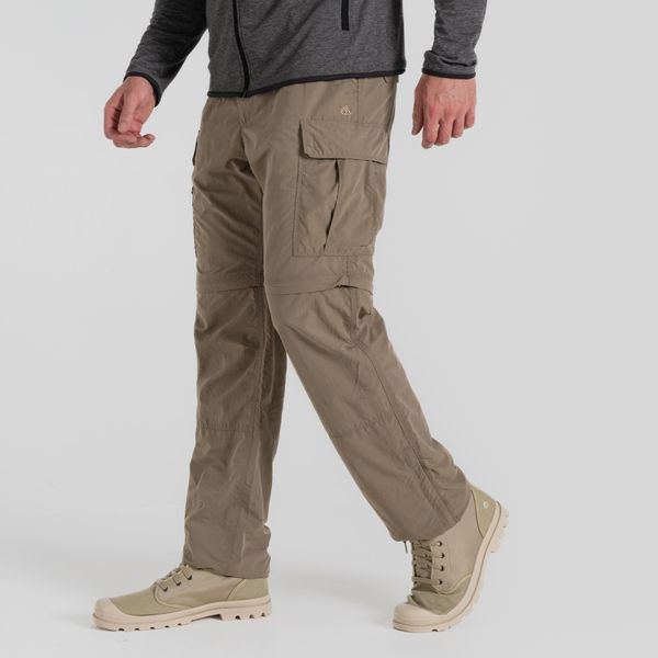 Spodnie turystyczne męskie Craghoppers NosiLife Convertible Cargo Trouser III. Brązowe spodnie sportowe męskie Craghoppers, na lato, m, bez wzorów, trekkingowe. Za 396.99 zł.