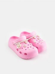 Klapki - różowy. Czerwone klapki damskie Sinsay, bez wzorów, bez obcasa. Za 49.99 zł.