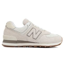 Buty damskie New Balance WL574BEM – beżowe. Brązowe obuwie sportowe damskie New Balance, bez wzorów. Za 349.99 zł.