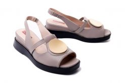 ARTIKER RELAKS 50C1357 taupe, czółenka damskie. Szare sandały damskie Artiker Relaks, bez wzorów, ze skóry, bez obcasa, na koturnie, bez zapięcia. Za 125.94 zł.