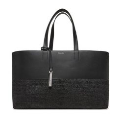 Torebka Calvin Klein. Czarne torebki do ręki damskie Calvin Klein, bez wzorów, klasyczne, bez dodatków. Za 419.99 zł.
