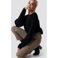 Trendyol Sweter z elastyczną talią - Black. Czarne swetry damskie Trendyol, z dzianiny, z okrągłym kołnierzem. Za 100.95 zł.