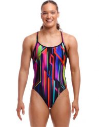 Strój kąpielowy damski Funkita Baby Beamer. Czarne kostiumy jednoczęściowe damskie FUNKITA, bez wzorów, z dzianiny, klasyczne, na fitness i siłownię. Za 199.00 zł.