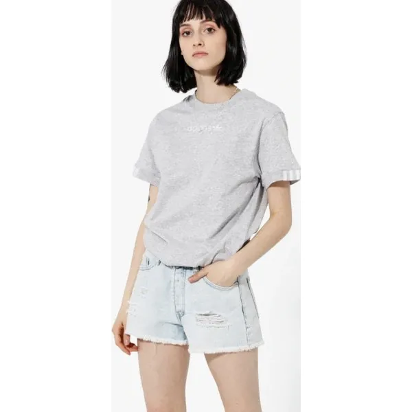 Adidas Koszulka Ss Coeeze T Shirt Coeeze , szary, rozmiar L. Szare koszulki sportowe damskie Adidas, l, z aplikacjami, z bawełny, bez kołnierzyka, bez ramiączek, climacool (adidas). W wyprzedaży za 99.99 zł.