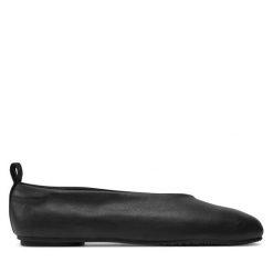 Baleriny Calvin Klein Jeans. Czarne baleriny damskie Calvin Klein Jeans, bez wzorów, z jeansu, bez obcasa. Za 309.99 zł.