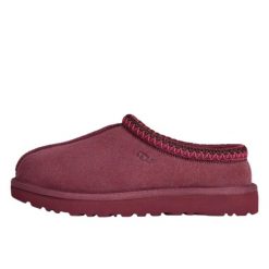 UGG Tasman II Slipper Burnt Magenta. Czerwone klapki damskie UGG, bez wzorów, bez obcasa. Za 540.80 zł.