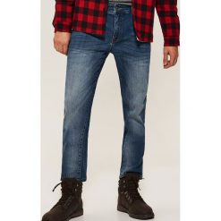 Jeansy regular fit - Niebieski. Jeansy męskie marki House. W wyprzedaży za 79.99 zł.