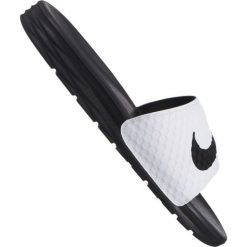 Klapki Nike Benassi Solarsoft Slide 705474-100. Białe klapki męskie Nike, z materiału. W wyprzedaży za 189.00 zł.