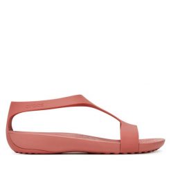 Sandały Crocs. Czerwone sandały damskie Crocs, bez wzorów, bez obcasa, na płaskiej podeszwie, bez zapięcia. Za 149.99 zł.