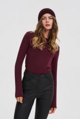 Czapka burgundowa. Czerwone czapki i kapelusze damskie MOODO, bez wzorów, z elastanu. Za 39.99 zł.