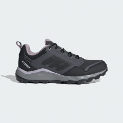 Buty Tracerocker 2.0 GORE-TEX Trail Running. Czarne obuwie sportowe damskie Adidas, bez wzorów, z gore-texu, do biegania. Za 500.90 zł.