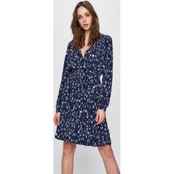 Vero Moda - Sukienka. Niebieskie sukienki damskie Vero Moda, l, bez wzorów, z materiału, casualowe, bez kołnierzyka, bez ramiączek. W wyprzedaży za 89.90 zł.