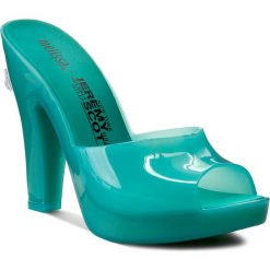 Klapki MELISSA - Inflatable Mule + Jere 31777 Green 01896. Zielone klapki damskie Melissa, z materiału. W wyprzedaży za 339.00 zł.