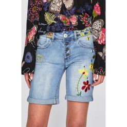 Desigual - Szorty. Szorty damskie marki Desigual. Za 349.90 zł.