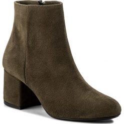 Botki R.POLAŃSKI - 0882 Oliwka/Zamsz. Botki damskie marki R.Polański. W wyprzedaży za 249.00 zł.