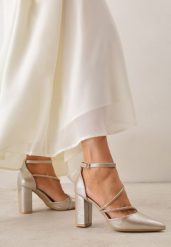 Złote Czółenka VICES na Słupku z Eleganckimi Paseczkami z Cyrkoniami Sirevianna. Żółte czółenka damskie Renee, bez wzorów, z satyny, eleganckie, bez obcasa, na słupku, bez zapięcia. Za 119.99 zł.