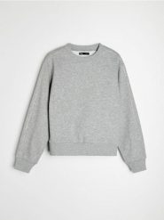 Dresowa bluza crewneck z ozdobnymi cyrkoniami - szary. Szare bluzy damskie Sinsay, l, bez wzorów, z dresówki, bez kaptura. Za 49.99 zł.