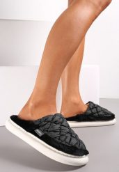 Czarne Eleganckie Kapcie Pikowane na Niskiej Platformie Tavemene. Czarne kapcie damskie Renee, bez wzorów, z jeansu, z okrągłym noskiem. Za 29.99 zł.