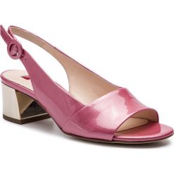 Sandały HÖGL - 7-102105 Pink 4900. Czerwone klapki damskie HÖGL, bez wzorów, z lakierowanej skóry, bez obcasa, na obcasie. W wyprzedaży za 429.00 zł.