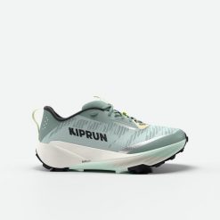 Buty do biegania w terenie damskie Kiprun Kipsummit. Zielone obuwie sportowe damskie KIPRUN, bez wzorów, do biegania. Za 399.99 zł.