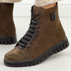 C.Brązowe skórzane botki damskie Filippo Dbt7273/26. Brązowe botki damskie Filippo, na jesień, z dzianiny, eleganckie, z okrągłym noskiem, bez obcasa, na płaskiej podeszwie, bez zapięcia. Za 319.00 zł.