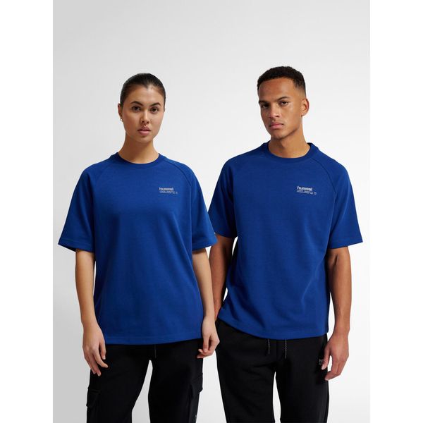 Koszulka Hummel Tech Loose. Niebieskie koszulki sportowe męskie Hummel, bez wzorów, bez kołnierzyka, bez ramiączek, do piłki nożnej. Za 203.50 zł.