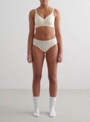 Damskie figi szczotkowane elastyczne, regularny stan Soft Cheeky Hipster białe. Białe figi damskie Aim'n, l, bez wzorów, z elastanu. Za 85.00 zł.