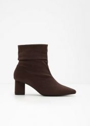 Krótkie botki. Brązowe botki damskie bonprix, bez obcasa, bez zapięcia. Za 169.99 zł.