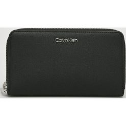 Calvin Klein - Portfel. Czarne portfele damskie Calvin Klein, z materiału. Za 299.90 zł.