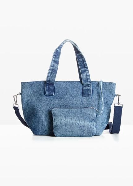 Torba typu shopper. Niebieskie torebki shopper damskie bonprix, bez wzorów, z denimu, duże, bez dodatków. Za 134.99 zł.