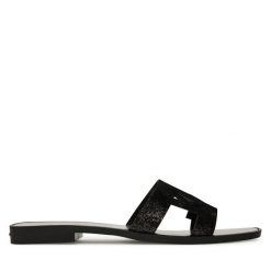 Klapki KARL LAGERFELD. Czarne klapki damskie KARL LAGERFELD, bez wzorów, bez obcasa. Za 269.99 zł.