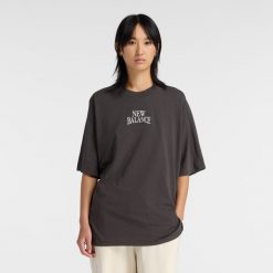 Koszulka damska New Balance WT61974VABR – szara. Szare t-shirty damskie New Balance, l, bez wzorów, z bawełny, klasyczne, bez kołnierzyka. Za 169.99 zł.
