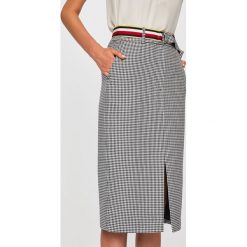 Tommy Hilfiger - Spódnica. Białe spódnice damskie Tommy Hilfiger, bez wzorów, z bawełny, z podwyższonym stanem, midi, ołówkowe. Za 639.90 zł.