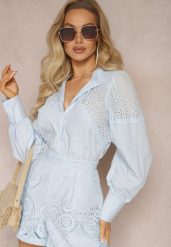 Niebieska Bawełniana Koszula w Stylu Retro ze Stójką Ozdobiona Ażurowymi Wstawkami Hesllema. Niebieskie bluzki damskie Renee, l, w ażurowe wzory, z bawełny, eleganckie, bez kołnierzyka, bez ramiączek. Za 129.99 zł.