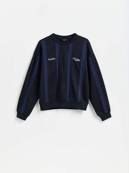 Bluza z nadrukiem na plecach - granatowy. Niebieskie bluzy męskie Reserved, l, bez wzorów, z bawełny, bez kaptura. Za 129.99 zł.