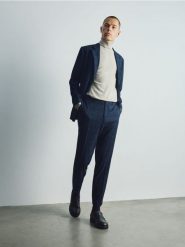 Garniturowe spodnie loose fit - granatowy. Niebieskie eleganckie spodnie męskie Reserved, l, bez wzorów, z tkaniny. Za 169.99 zł.