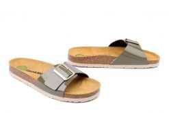 DR. BRINKMANN 700867-07 grun, klapki damskie. Zielone klapki damskie Dr. Brinkmann, bez wzorów, bez obcasa. Za 154.90 zł.