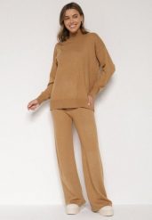 Beżowy Dzianinowy Komplet z Bawełną i Wełną Szerokie Spodnie i Sweter Golf Valefessa. Brązowe spodnie materiałowe damskie Born2be, uniwersalny, z aplikacjami, z bawełny, bez kołnierzyka, bez ramiączek, bez kaptura. Za 124.99 zł.
