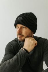 Zimowa czapka męska WINTER BETLEWSKI® czarny. Czarne czapki i kapelusze męskie na zimę, bez wzorów. Za 24.60 zł.