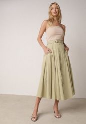 Zielona Spódnica Rozkloszowana z Bawełną i Paskiem oraz Kieszniami Jorlea. Zielone spódnice damskie Born2be, na lato, l, bez wzorów, z bawełny, boho, midi, koszulowe. Za 129.99 zł.