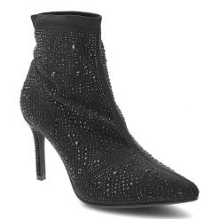 Botki damskie S.Barski o eleganckim fasonie z ozdobnymi kryształkami smukłym noskiem i wysokim obcasem typu szpilka czarne, HY62-8138 Black. Czarne kozaki damskie S.BARSKI, z jeansu, ze szpiczastym noskiem, bez obcasa, na obcasie. Za 209.00 zł.