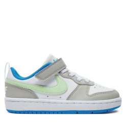 Sneakersy Nike. Białe trampki i tenisówki chłopięce Nike, bez wzorów, bez zapięcia. Za 179.99 zł.