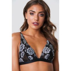 NA-KD Lingerie Trójkątny biustonosz z koronką - Black. Biustonosze marki NA-KD Lingerie. W wyprzedaży za 40.47 zł.