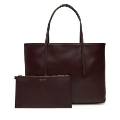 Torebka Calvin Klein. Czerwone torebki do ręki damskie Calvin Klein, bez wzorów, klasyczne, bez dodatków. Za 439.99 zł.