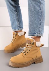 Brązowe Botki Traperki Ozdobione Futerkiem Typu Baranek Teriloria. Brązowe botki damskie Renee, z jeansu, eleganckie, bez obcasa, na obcasie, bez zapięcia. Za 109.99 zł.