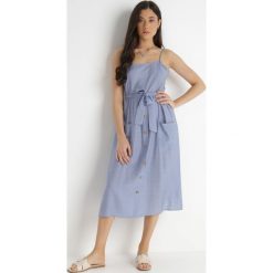 Niebieska Sukienka Sharthe. Niebieskie sukienki damskie Born2be, l, bez wzorów, z tkaniny, bez kołnierzyka, bez ramiączek, midi. Za 29.99 zł.